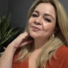 Cristina Medina updated her status.