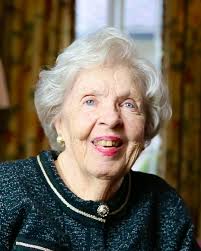 One of Knoxville Catholic High School's most treasured alumni, Julia  Driscoll Schriver '46, passed away last week. Julia lived in Knoxville,  where she worked during her professional career, which included working at