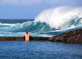 Portogallo, surfista travolto dalle onde giganti: Avventura In Portogallo Lonely Planet