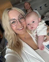 Your only limit is your mind. #fitness #fitmom #mom #momswholift  #strongwomen #strong #gym #gymmlovers #teamcarbo #igdaily #transformation  #weightlossjourney #weightlosstransformation