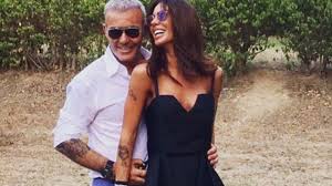 Δείτε πως γιόρτασε την επέτειο γάμου του! Stelios Rokkos Ema8e Ston Aera Thleoptikhs Ekpomphs Oti Exei Arrabwniastei Video