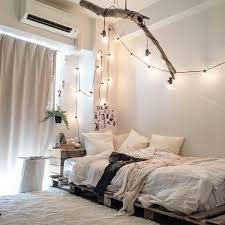 You can have a very stylish bedroom decor which feels so cozy that you moreover, the detail of the ceiling adds a vintage twist to the modern nuance of the room. Simple Minimalist Cozy Bedroom Design Trendecors