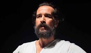 Τάσος νούσιας για λίνα μενδώνη: Tasos Noysias Paroysiasths Me Dikh Toy Ekpomph Sto Mega Iciao