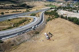 Balıkesir belediyesine bağlı arama kurtarma ekipleri kaza yapan 10 ad 223 plakalı araçtan gül. Hwrjzi Cuynzlm