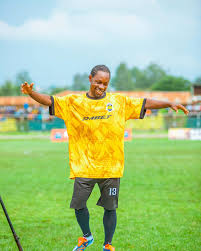 Ernest Morrison ni Mzee wa Makarasha 🔥 Makarasha Day imedhaminiwa na  @pmbet.co.tz #WeAreGolds💛🖤