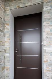 Porte D Entree Design Avec Barre De Tirage Porte Entree Aluminium Porte Aluminium Porche Maison