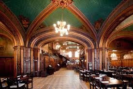 Sudah pernah mengunjungi caru' cu bere? Restaurante Caru Cu Bere En Bucarest Donde Comer En Bucarest Restaurante Tipico