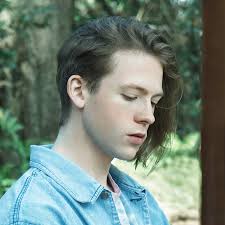 Robin Tucker's Instagram, Twitter & Facebook