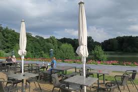 Da der einlass nur für geimpfte, getestete und genesene erlaubt ist, haben wir an unserem seiteneingang eine teststelle. Decksteiner Weiher Fur Familien Wiese See Und Minigolf My City Kids