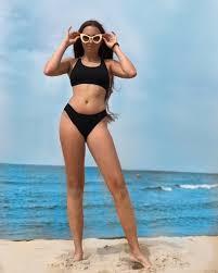 Холли берри выложила эротичный снимок в мокрой майке. Po Maminym Stopam Doch Oli Polyakovoj Pokazala Figuru V Bikini Tv Ua