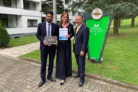 Direkt vor der hoteltür beginnen zahlreiche wanderwege. Sauerland Angelika Winter Ist Neue Direktorin Im Hotel Am Kurpark Brilon Tophotel De