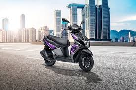 Get details of best scooter including on road price, rating, fuel type and mileage at carandbike.com. Best Scooters Scooty In India 2021 Top 10 Scooters Bikedekho