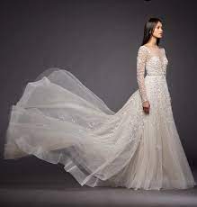 Er selbst reist zu vielen seiner shows, trifft sich mit bräuten und hilft ihnen, das perfekte hochzeitskleid zu wählen. Searching For The Perfect Fitted Sleeve Gown Meet Isabel Straight From The Runway Isabelgown Lazarobridal Lazaro Ballgown Brautkleid Braut Kleider