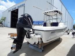 Boston Whaler 235 Conquest Acheter Bateau A Moteur Croiseur Motorise D Occasion Achat Et Vente Bateau A Moteur Bateaux Moteur