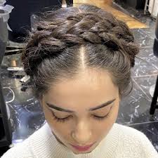 There is so many hairstyle ideas for short hair. Sport These Holiday Hairstyles For Short Hair