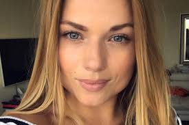 Listen to cserpes laura | soundcloud is an audio platform that lets you listen to what you love and share the stream tracks and playlists from cserpes laura on your desktop or mobile device. Cserpes Laura Edesanyja Peldajat Kovetne Nagycsaladot Szeretne