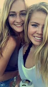 Lizzy Lyon (@lizzy_lyon)