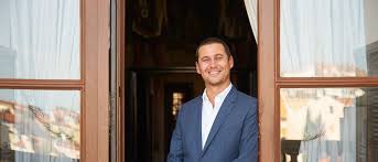 O ministro de estado, da economia e da transição digital e o secretário de estado adjunto e da energia estão a ser investigados por tráfico de influência e corrupção. Apocalipse Financeiro Joao Galamba Defende Que Nao E Assim Revista Pontos De Vista