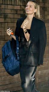 After more than 10 years in the spotlight, it's crazy to believe that lara worthington is only 29. Lara Bingle Is Slapped With A Parking Ticket On The School Run In Sydney Duk News