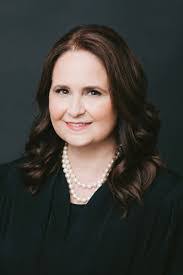 Sara Tuttle's Instagram, Twitter & Facebook