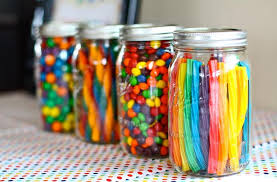 Notre gamme de décorations apporte la touche finale à vos pièces : Bricolage De Paques Pots En Verre A La Place Des Corbeilles