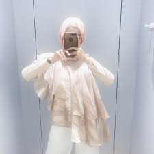 Unduh stok foto cermin di stok agen fotografi terbaik dengan jutaan stok foto, gambar dan lukisan premium berkualitas tinggi bebas royalti dengan harga yang wajar. Pin Di Beauty Hijab