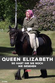 Royals Die Queen Zeigt Sich Erstmals Wieder In Der Offentlichkeit Die Queen Elizabeth Ii Reiten