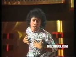 Keunggulan cinta dari sinar mata yang bergelora hati ditaman berbunga satu impian satu harapan sudah pasti ada sebaliknya satu rahsia. Dari Sinar Mata Bumiputra Rockers Youtube