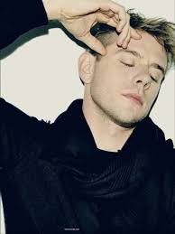 Get that effortless, loose textured look with Mr Natty Wax and a dash of  texture powder. Easy to style, long-lasting hold, and effortlessly cool.  Give it a go! ⚡️✂️ #MrNatty #MensGrooming #TexturedHair #