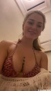 Heidy Grey sneaks in the bathrooms to masturbate