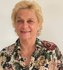 Alejandra Saravia's Instagram, Twitter & Facebook