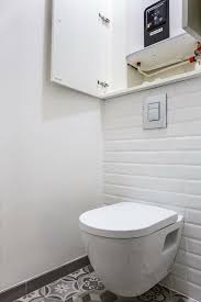 pensez a cacher votre ballon d eau chaude au dessus du geberit ballon eau chaude diy meuble salle de bain deco toilettes