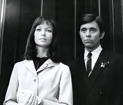 Manželi byli po dobu téměř padesáti let, něco mu však bránilo v tom, aby svou libušku doprovodil do nemocnice, ve které jeho životní láska jen o dva dny později zemřela. Josef Abrham Ma Strach O Libusi Safrankovou Nevychazi Na Krok Blesk Cz