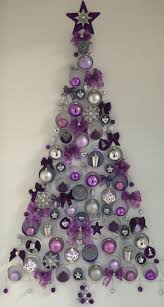 Arboles Navidenos Sobre Pared Dale Detalles En 2020 Ideas Para Arboles De Navidad Arboles De Navidad Creativos Arbol De Navidad Original