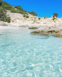 Op een afstand van ongeveer 190 kilometer van het vasteland van italië ligt het eiland sardinië. Sardinie S Yvonou Added A New Photo Sardinie S Yvonou