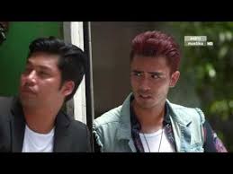 Dua lelaki yang tidak sukakan keganasan menjadi pengawal keselamatan kepada seorang bintang popular, timora ali. Download Black Belt Kaler Pink Episod 8