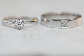 El anillo era demasiado grande para ser usado y tenia la forma del techo de la sinagoga. Anillo Solitario Que Es Y Por Que Se Llama Asi Estos Anillos