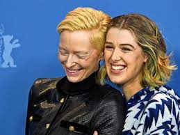 Tilda swinton was born on november 5, 1960, in london, england. Tilda Swinton Tritt Bei Der Berlinale An Der Seite Ihrer Tochter Auf