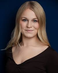 Hello! My name is Mary Taylor Spell, and welcome to my professional page!  I'm an actress, singer, and musical theatre performer working towards my  BFA in Musical Theatre at Samford University in