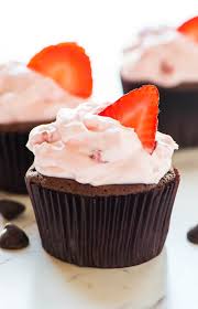 You can have fresh strawberry chocolate truffle cupcakes with fresh strawberry whipped cream frosting using 24 ingredients and 21… Chocolate Mousse Cupcakes Rich And Silky Wellplated Com