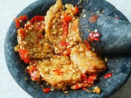 Untuk membuat sambal penyet kita bisa lakukan dengan cara tumis bumbu haus dalam wajan yang diberikan minyak hingga harus secara merata. Resep Tempe Penyet Sambal Bawang Endeus Tv