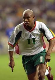 Quand au sénégal et au danemark, un match nul leur suffit pour se qualifier pour les huitièmes. 21 Idees De Senegal 2002 Joueur De Football Football Joueur