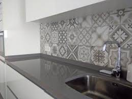 Forrar un azulejo con cenefas decorativas paso a paso. Una Pared De Azulejos Elemento Clave Para Decorar La Cocina