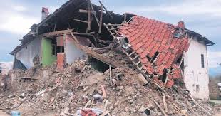 27 aralık 1939 yılında merkez üssü erzincan ovası olmak üzere meydana gelmiş şiddetli yer sarsıntısıdır.şiddeti 7.9 olan (richter ölçeği büyüklüğü 7.2) 1939 erzincan depremi sonrası resmi rakamlara göre 32.968 kişi ölmüş ve 100 bine yakın insan da yaralandı.bu deprem anadolu'da son yüzyıllarda görülen en büyük deprem olarak kayıtlara geçmiştir. Denizli Ve Erzincan Da Korkutan Depremler