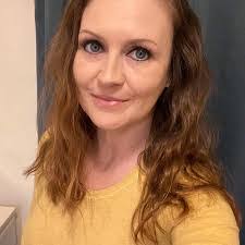 Lori Toler's Instagram, Twitter & Facebook