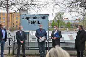 Preluders war eng däitsch girlgroup déi 2003 am kader vun der 3. Mit Rapmusik Gegen Ausgrenzung Die Fruhere Preluders Sangerin Rebecca Miro Hat Eine Kampagne Gegen Mobbing Gestartet Treptow Kopenick