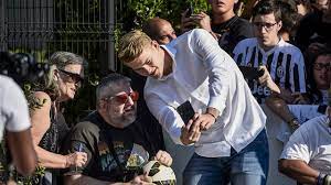 What are you waiting for? Transfer Vor Abschluss Ajax Verteidiger De Ligt Zum Medizincheck Bei Juventus