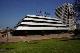 Trains come every 10 minutes and the area is about 12 minutes ride from la defense business. Rathaus Von Nanterre Nanterre 1973 Structurae