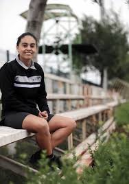 En cdf encuentra información de todo el fútbol de chile e internacional en un solo lugar. Historia De Belen La Primera Chilena Que Arbitrara Un Partido De Futbol Profesional Flanlate
