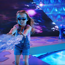 Taylor dooley returns as lavagirl, but taylor lautner, the original sharkboy, was apparently not available for this movie, so his character is now behind a mask. We Can Be Heroes Trailer Netflix S Sharkboy And Lavagirl 2 Is Pure Chaos Polygon